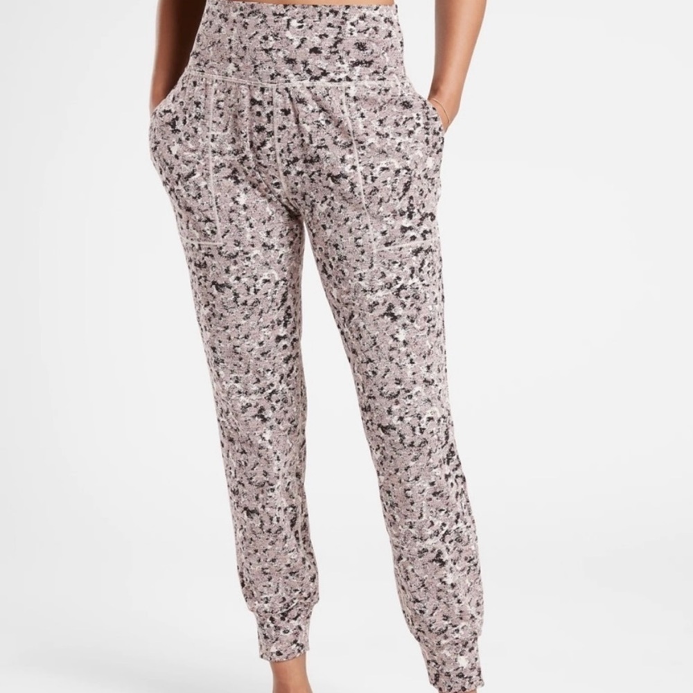 Athleta Salutation Textured High Rise textured Joggers size small